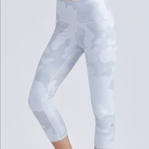 Alo Yoga High Waist Airbrush Capri Leggings in white camo